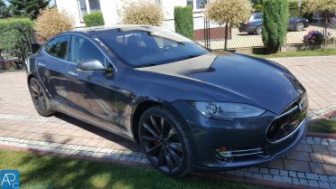 Tesla S